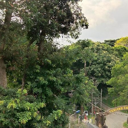 Floral Homestay Thekkady Ngoại thất bức ảnh